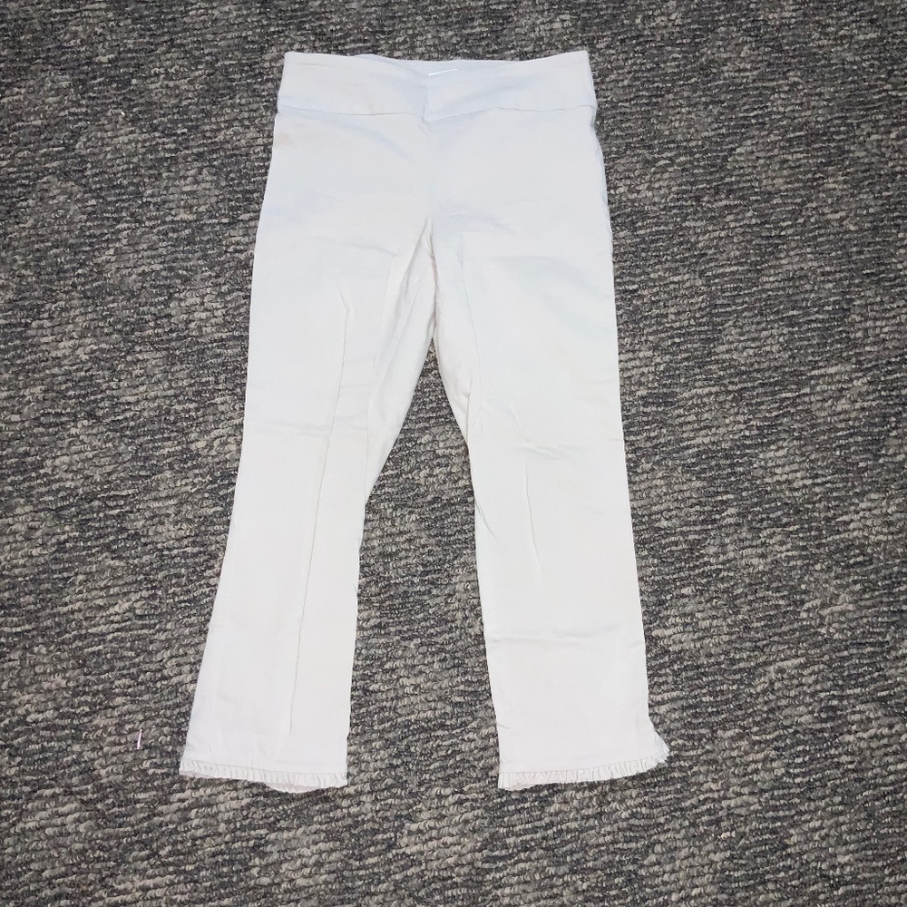Crown & Ivy | Size 6 | Tan Capris